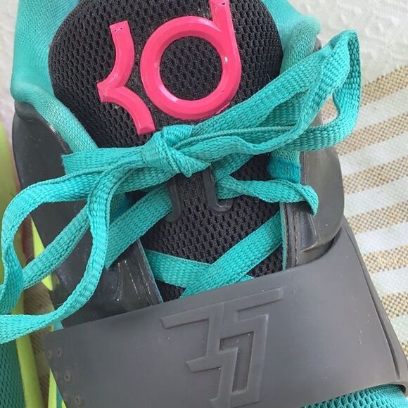 Nike KD Kevin Durant Youth Trainers In “Carnival Jade” - Picture 12 of 16